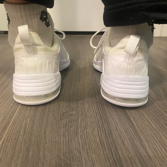 BRAND NEW Nike Women's Air Max Bella TR 3 Training Shoes - Picture 3 of 11